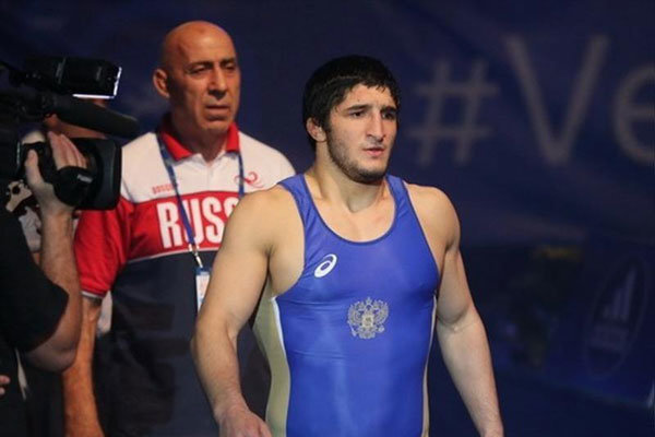 جدال دیدنی روسها در لیگ ایران؛ شاهماهی کشتی ایران روی تشک میرود