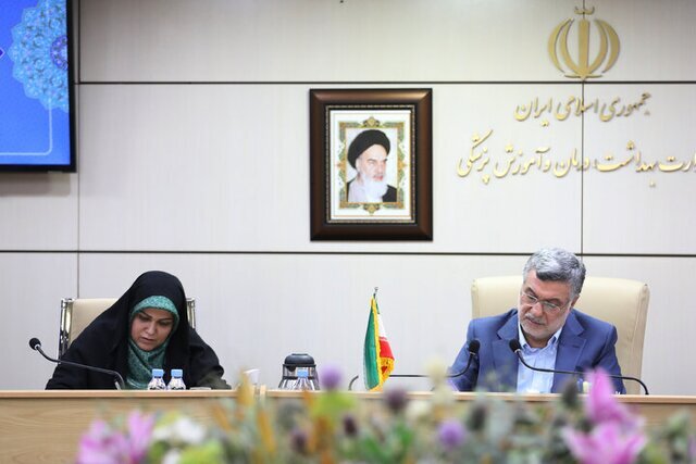 نشست فراکسیون زنان مجلس با وزیر بهداشت؛ سند سلامت بانوان تدوین میشود