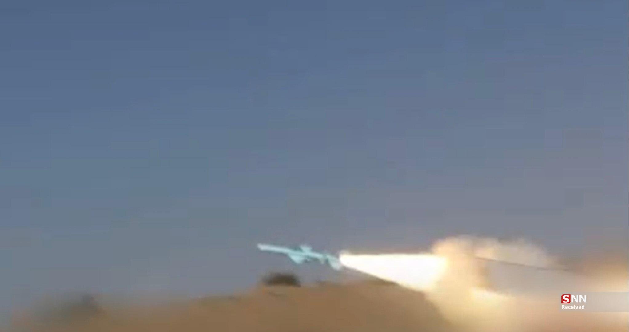 پاسخ موشکی و قاطع سپاه به گزافهگوییها درباره جزایر سهگانه/ بررسی فنی رزمایش دریایی دفاع از جزایر ۳ گانه