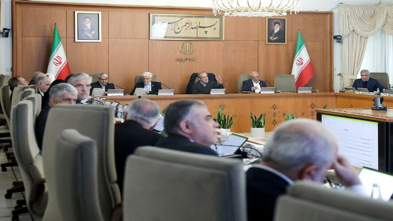 پزشکیان: نباید بیجهت برای مردم محدودیت ایجاد کرد/ ضرورت ارتقای مهارتهای نیروی انسانی