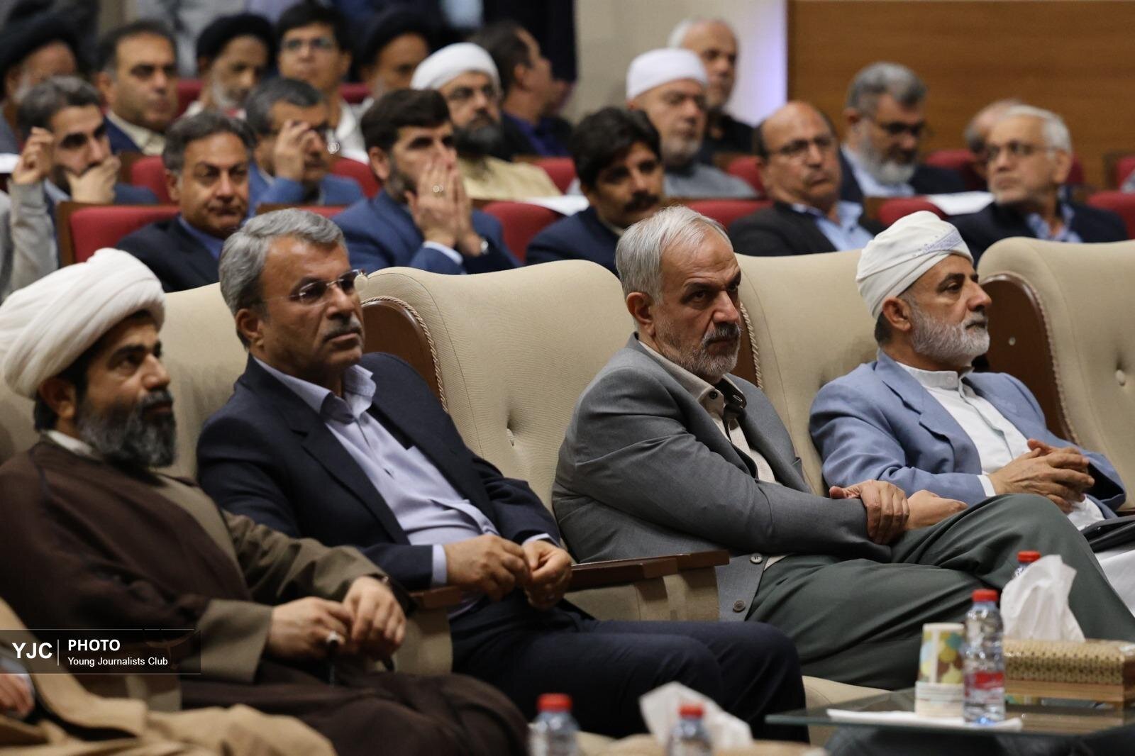 حضور زن در زندگی نشانه تکامل جامعه است
