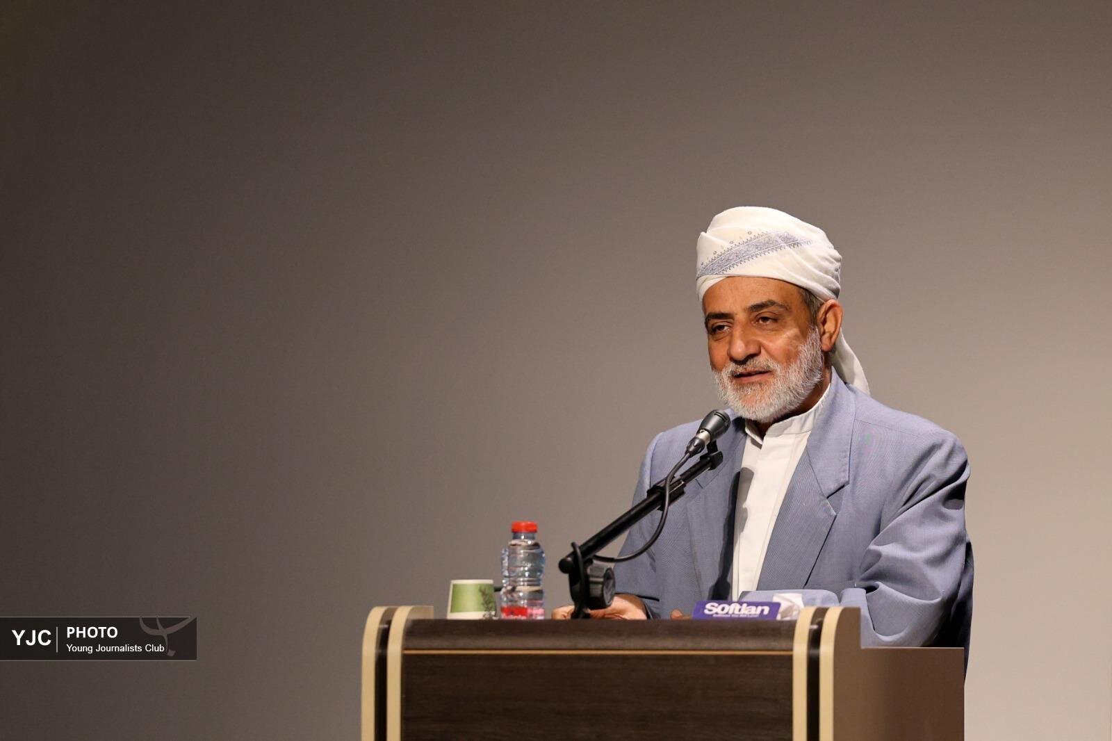 حضور زن در زندگی نشانه تکامل جامعه است