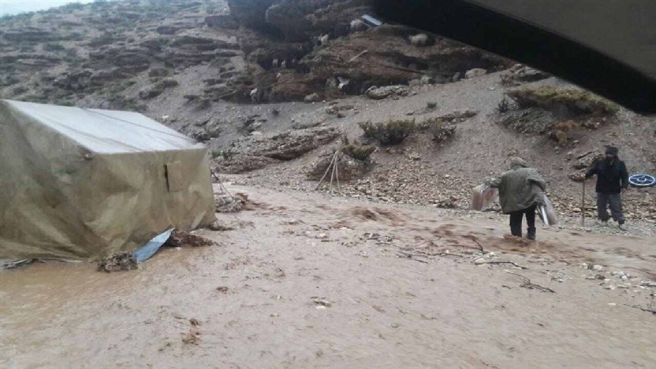 آبگرفتگی چادر عشایر در منطقهی چلهلوش پلدختر + فیلم