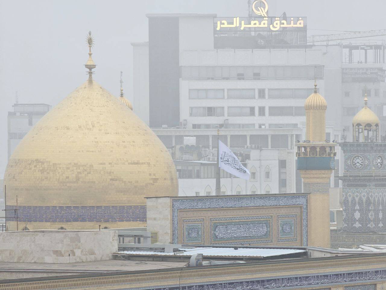 نمایی از هوای مه آلود حرم امام علی (ع) در قاب دوربین شهروندخبرنگار