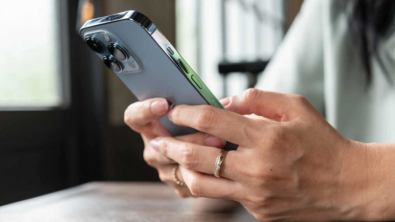 ۱۰ اشتباه رایج که برای محافظت از تلفن همراه خود باید از آنها اجتناب کنید