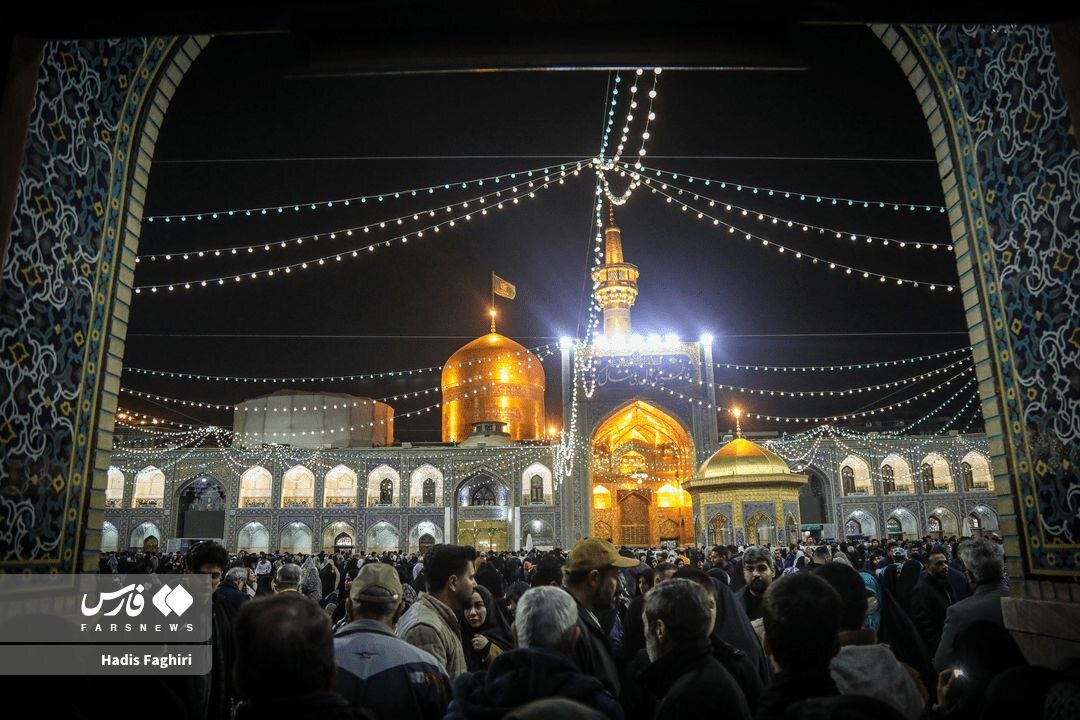 حرم امام رضا(ع) غرق در نور و شادی