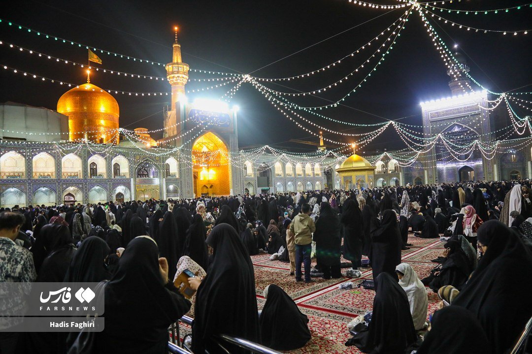 حرم امام رضا(ع) غرق در نور و شادی