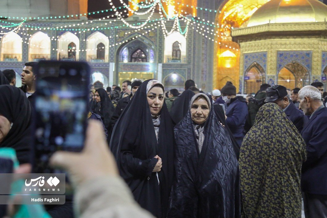 حرم امام رضا(ع) غرق در نور و شادی