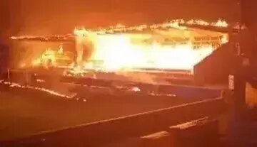 تبعات سقوط: مردم استادیوم تیمشان را آتش زدند!