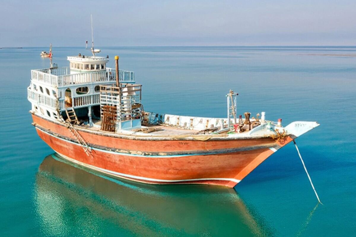 توقیف 3 لنج صیادی غیرمجاز در آبهای جاسک و دستگیری ۱۱ متهم