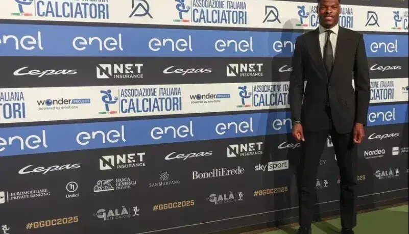 مشکل عجیب مدافع غولپیکری که شیشهای است!