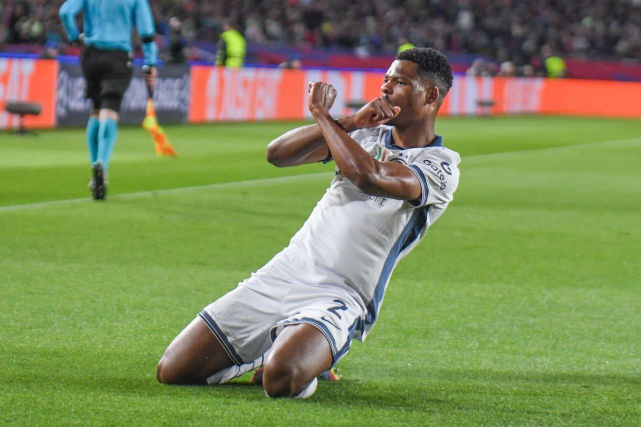 مشکل عجیب مدافع غولپیکری که شیشهای است!