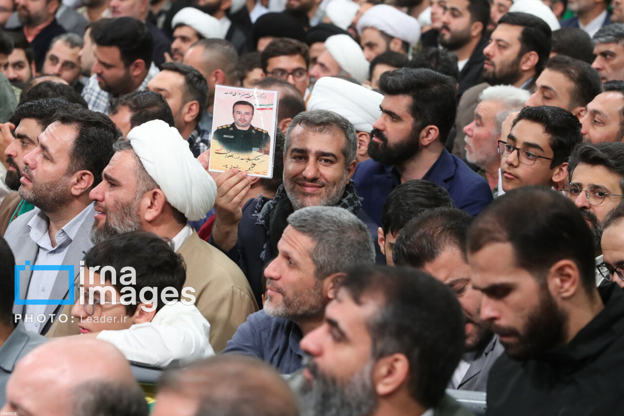 عکس/ دیدار هزاران نفر از مداحان و ستایشگران اهل بیت(ع) با رهبر انقلاب
