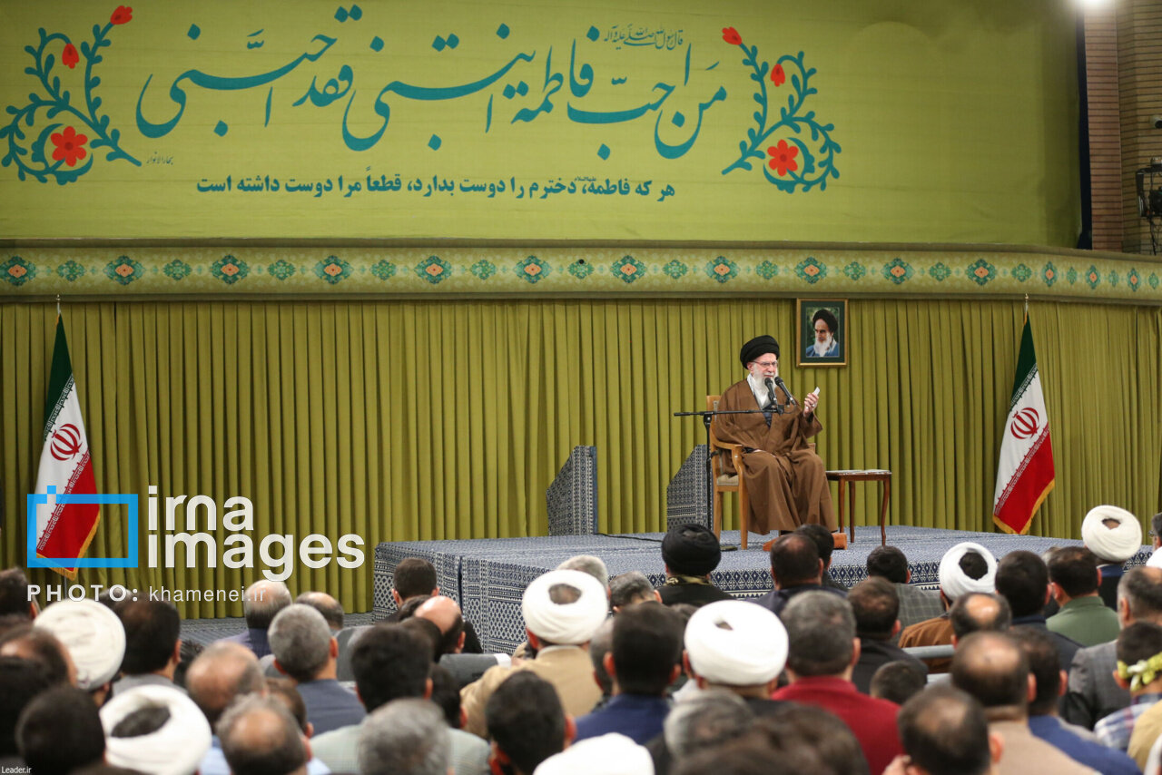 عکس/ دیدار هزاران نفر از مداحان و ستایشگران اهل بیت(ع) با رهبر انقلاب