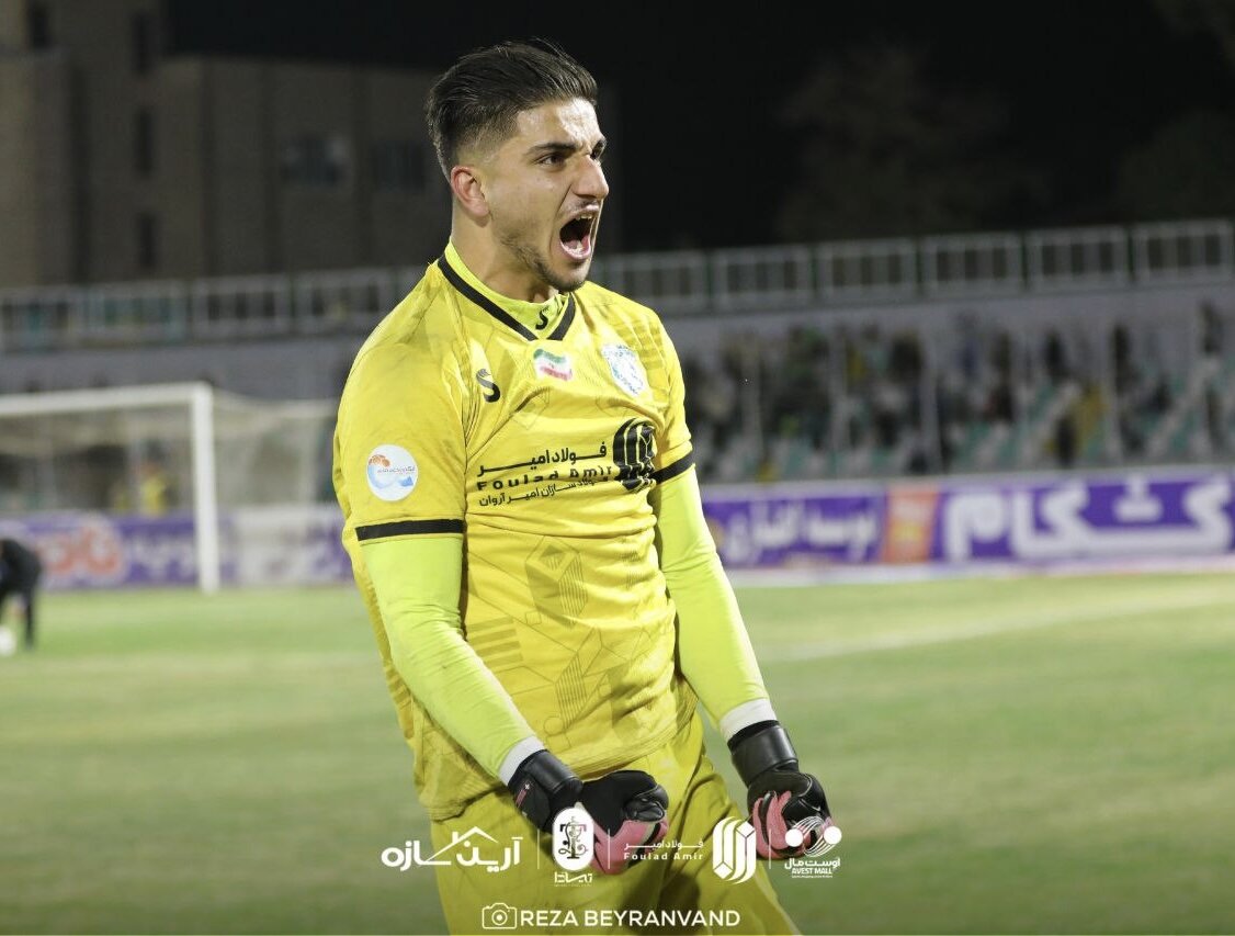 گلر استقلالی با کلینشیت مقابل استقلال