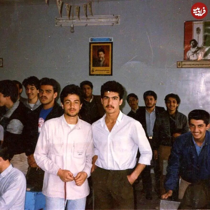 عکس زنده‌یاد حسن جوهرچی سرکلاس در سال آخر دبیرستان؛ سال ۱۳۶۵