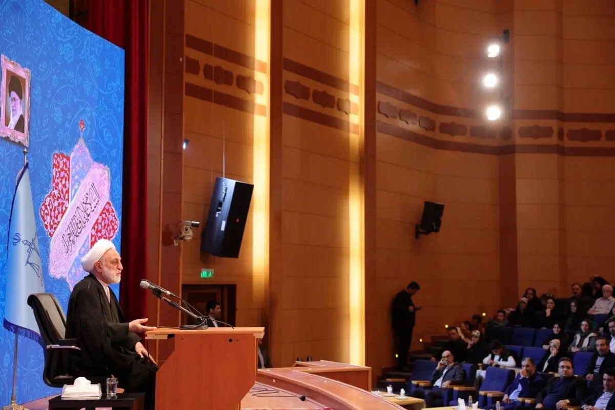 در مکتب اسلام زن به مثابه گل است و باید هرچه بیشتر مورد حمایت و حفاظت قرار گیرد