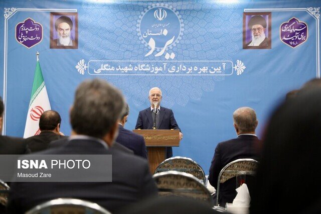 بهرهبرداری از آموزشگاه ۱۸ کلاسه با حضور وزیر کشور در یزد