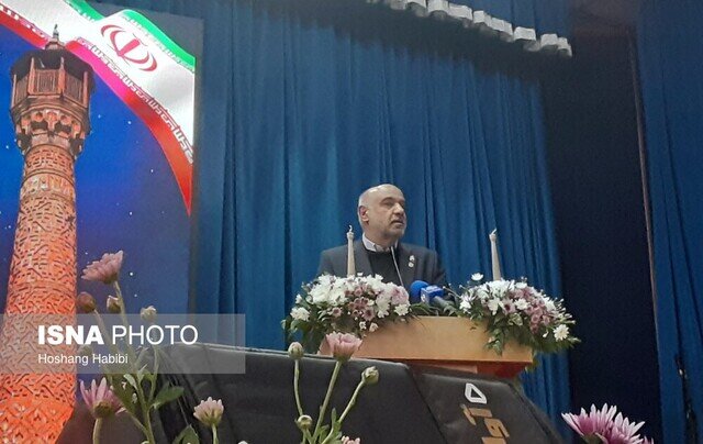 ایرانیان با خاک کیمیاگری کردهاند/ میخواهند ما را از تاریخمان دور کنند