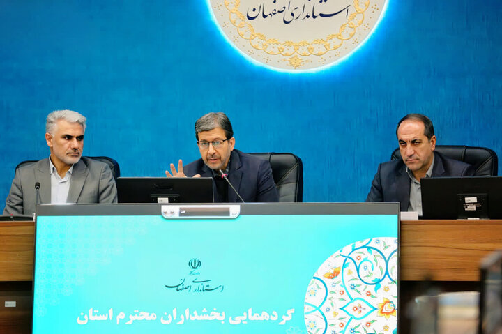 استاندار اصفهان: بخشداران خط مقدم مدیریت اجرایی دولت در استان هستند