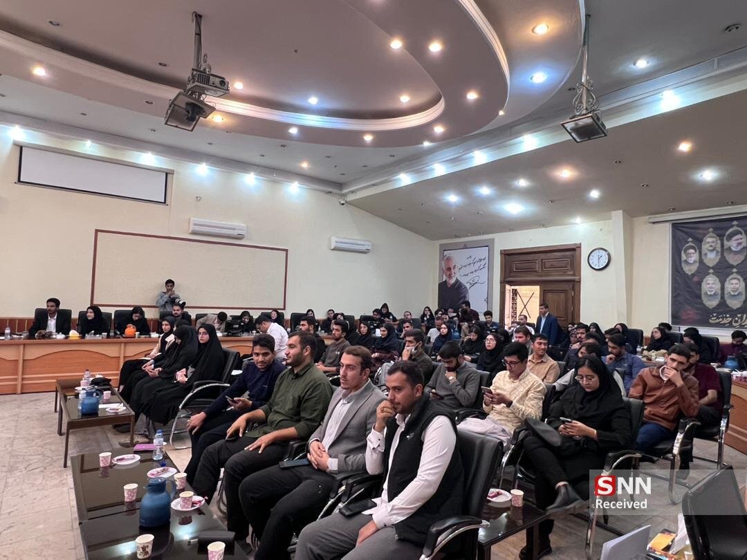 پاسخهای استاندار کرمان به پرسشهای نمایندگان تشکلهای دانشجویی / طالبی با ماسک در جمع دانشجویان حضور یافت