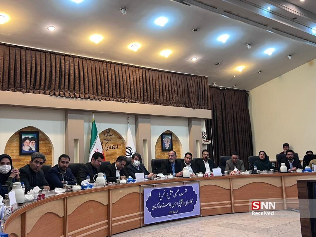 پاسخهای استاندار کرمان به پرسشهای نمایندگان تشکلهای دانشجویی / طالبی با ماسک در جمع دانشجویان حضور یافت
