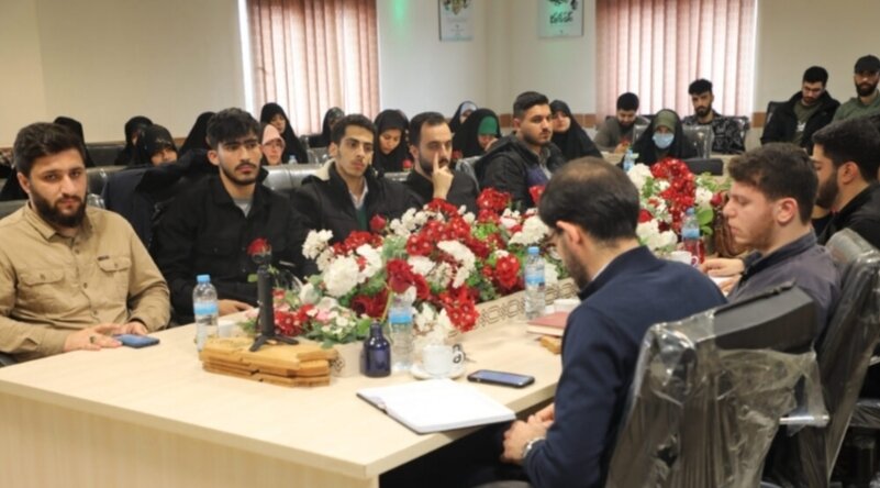 امام جمعه رشت: فریاد حق‌طلبانه جوانان ضامن حیات نظام اسلامی است / دانشگاه خط مقدم تولید قدرت است