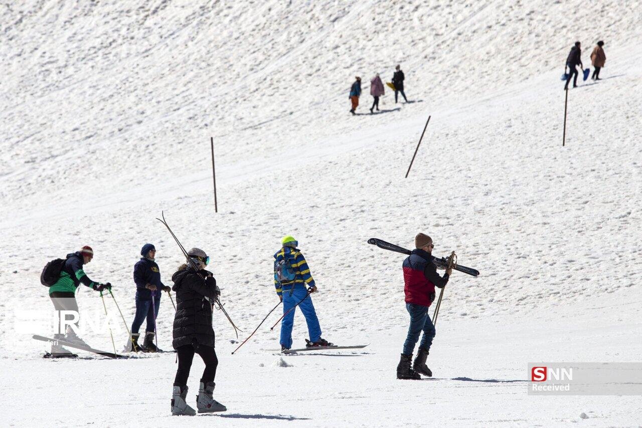 بارش برف در سپیدان / ارتفاعات فارس سفیدپوش شد + فیلم