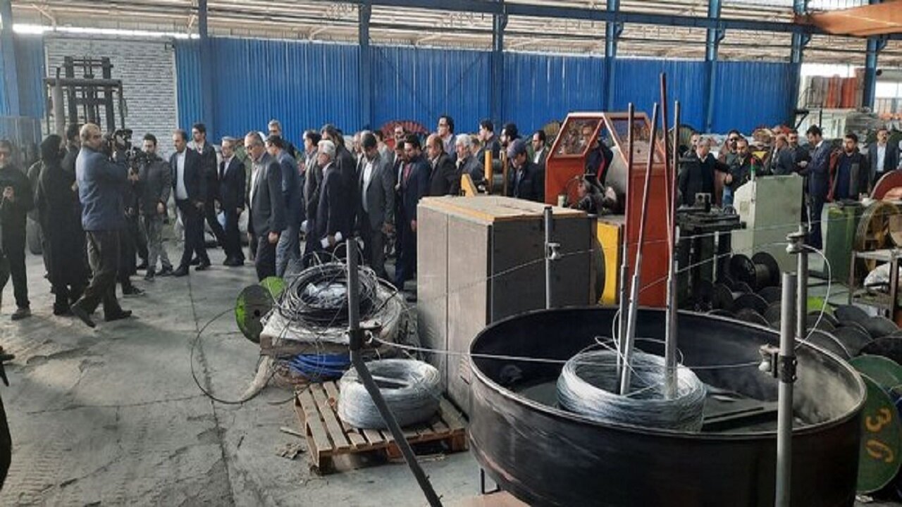 بازدید وزیر کار از شرکت سیم و کابل دامغان، تعاونی موفق در صادرات با ۲۰ مشتری بینالمللی