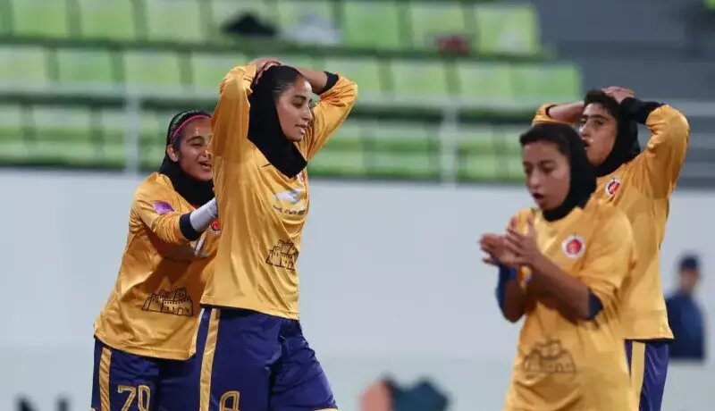 لغو عجیب بازی حساس خاتون در لیگ زنان