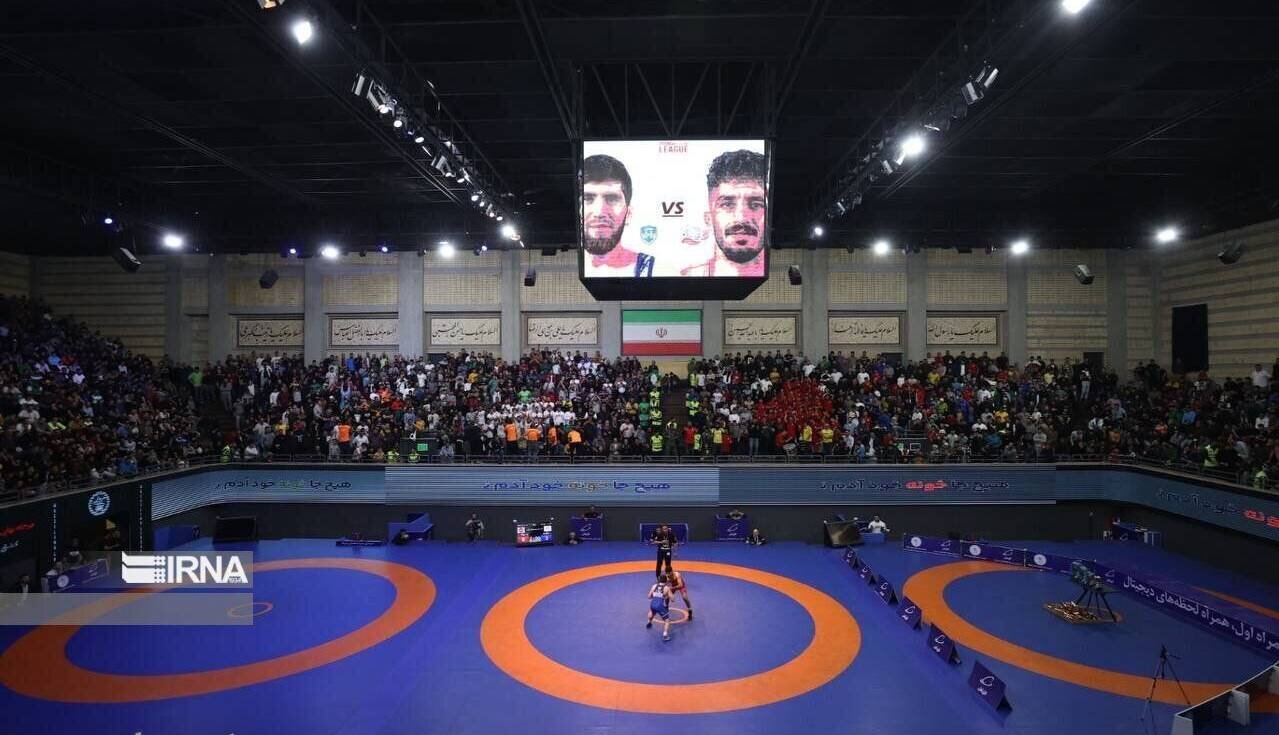 راهیابی بانک شهر به فینال لیگ کشتی آزاد؛ تیم ستارگان ساری نیامد و نقره‌داغ شد
