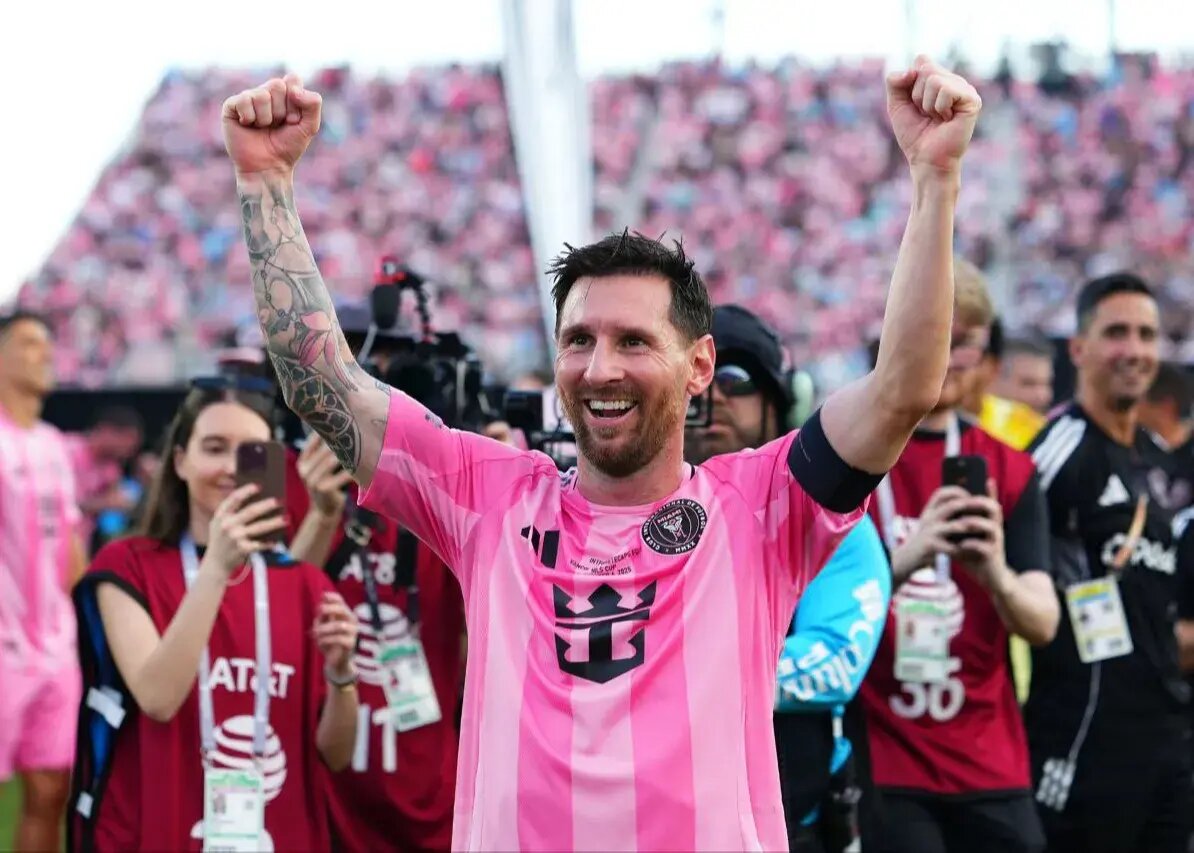 بزرگ‌ترین مجسمه مسی با دکمه افتتاح می‌شود!