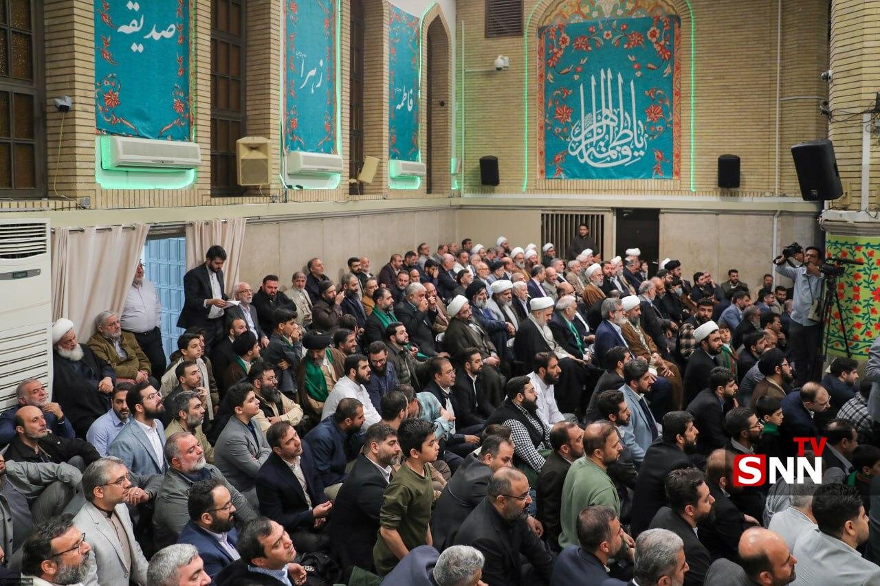تصاویری از مراسم جشن میلاد حضرت زهرا (س) در حسینیه امام خمینی (ره) با حضور رهبر انقلاب