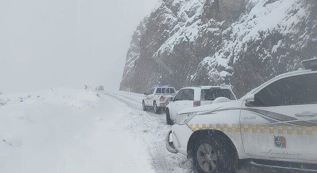 محدودیتهای ترافیکی جاده ها به علت برف و کولاک اعلام شد