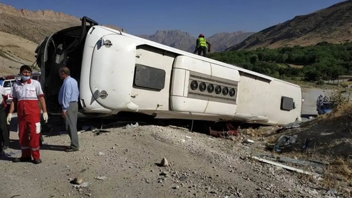 شمار جانباختگان حادثه واژگونی اتوبوس تهران - یاسوج به 4 نفر افزایش یافت