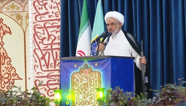 امام جمعه بندرعباس: در مکتب اسلام، زن شخصیتی برخوردار از بالاترین کرامت انسانی است