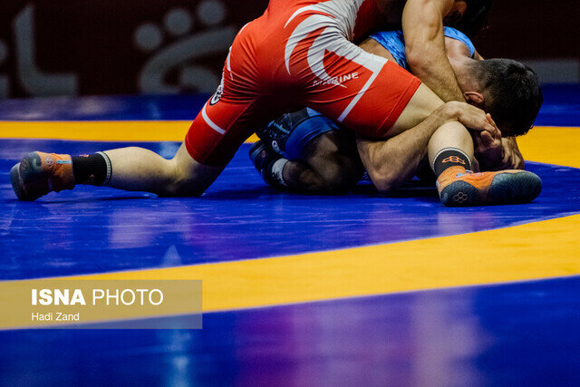 صعود استقلال به فینال لیگ برتر کشتی آزاد/ پیروزی یزدانی و ستاره‌های روس