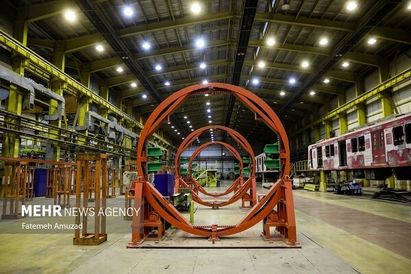 نوسانات بازار صنعتی؛ رونق تولید با هشدار فشار بر مصرفکننده