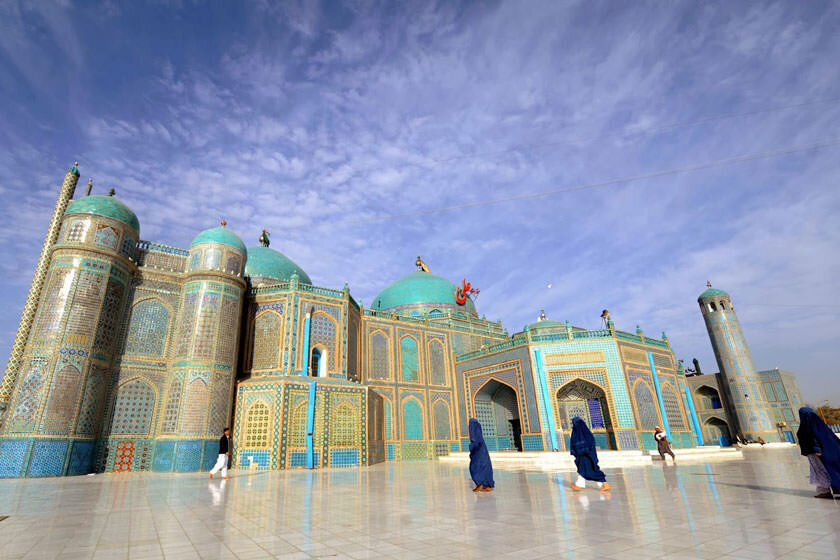 از شکوه مسجد کبود تا تاریخ مسجد شاه دو شمشیره؛ نگین فیروزهای مزارشریف