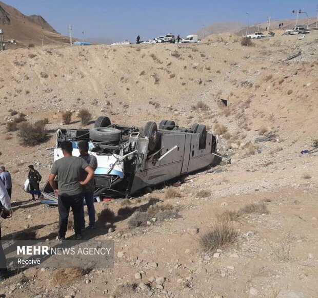 مصدومان واژگونی اتوبوس تهران - یاسوج به ۱۸ نفر افزایش یافت