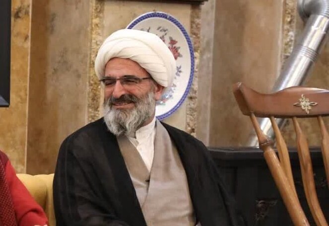 امام جمعه سمنان: تغییر هویت جامعه هدف اصلی دشمنان انقلاب است