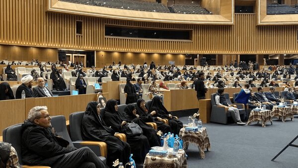 از چهار دهه نقشآفرینی بانوان خیر اصفهانی تجلیل شد