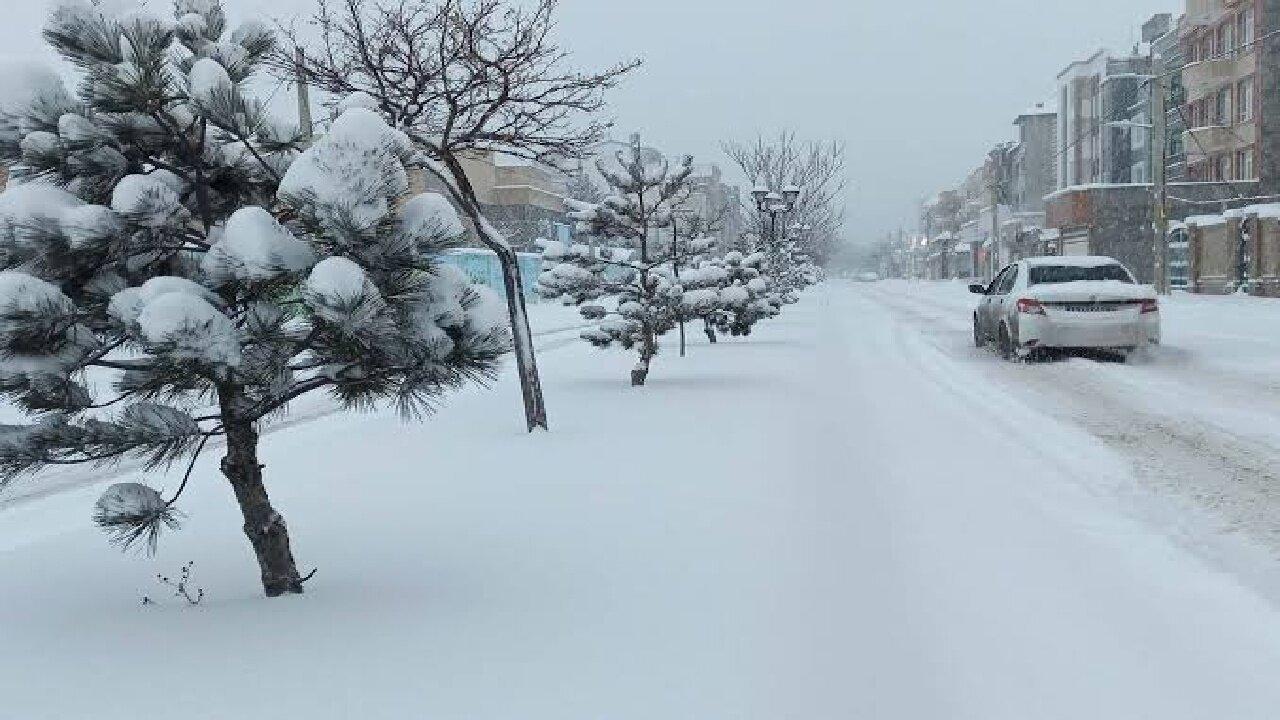 بارش برف سنگین در ازنا + فیلم