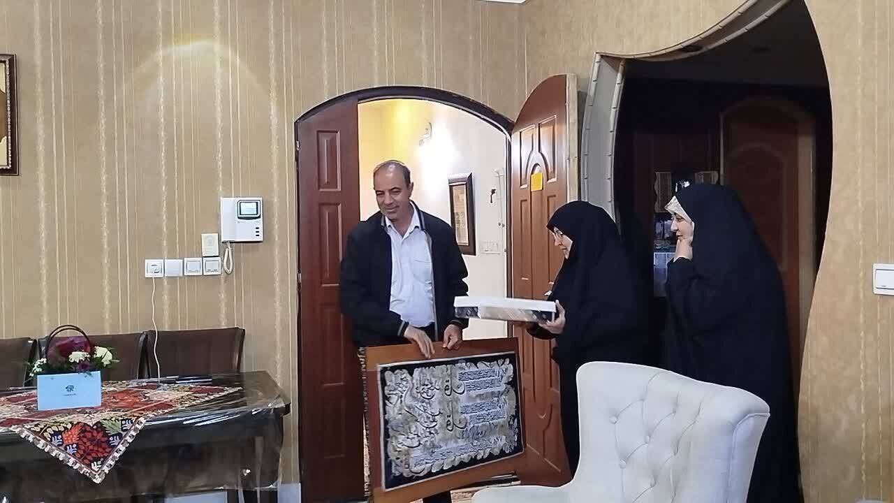 گرامیداشت روز مادر توسط فرمانده انتظامی نیشابور از خانواده شهید سردار احمدرضا رحمتی