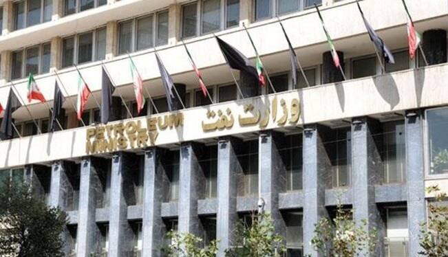 خالی فروشی وزارت نفت و بانک مرکزی/ اثر اختلالات ارزی بیشتر از تحریمهاست