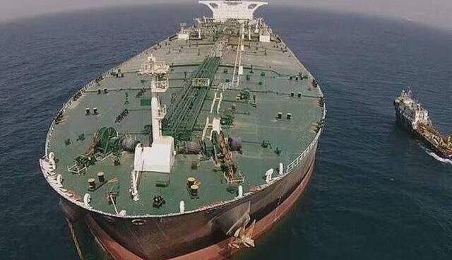 توقیف کشتی خارجی حامل ۶ میلیون لیتر سوخت قاچاق در دریای عمان
