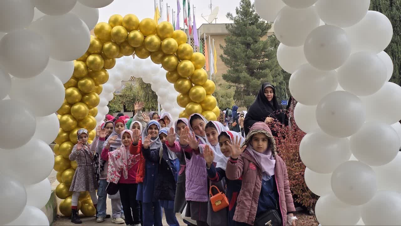 جشن تکلیف ۱۲۰۰ نفره دختران در شیراز برگزار شد + عکس