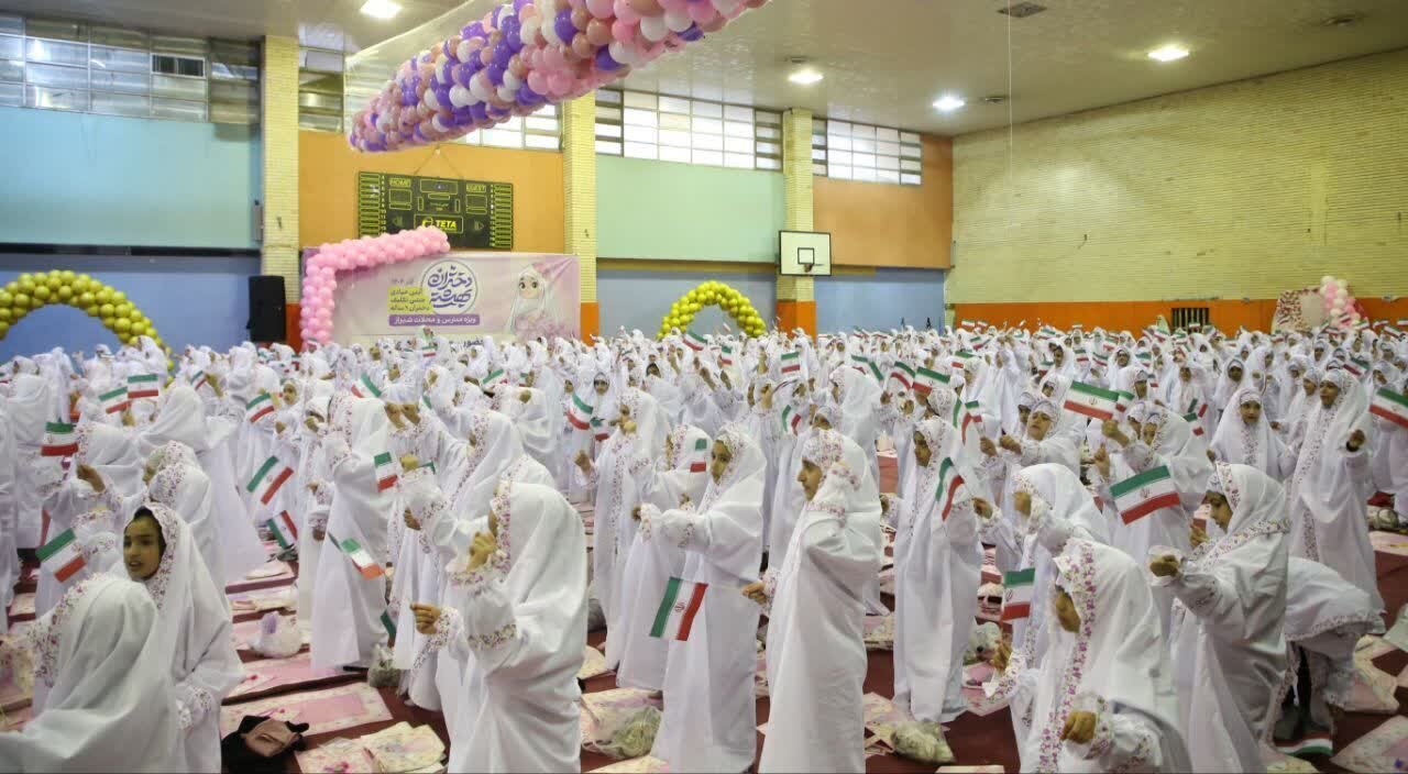 جشن تکلیف ۱۲۰۰ نفره دختران در شیراز برگزار شد + عکس