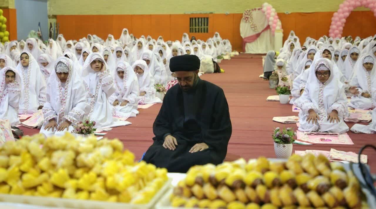 جشن تکلیف ۱۲۰۰ نفره دختران در شیراز برگزار شد + عکس