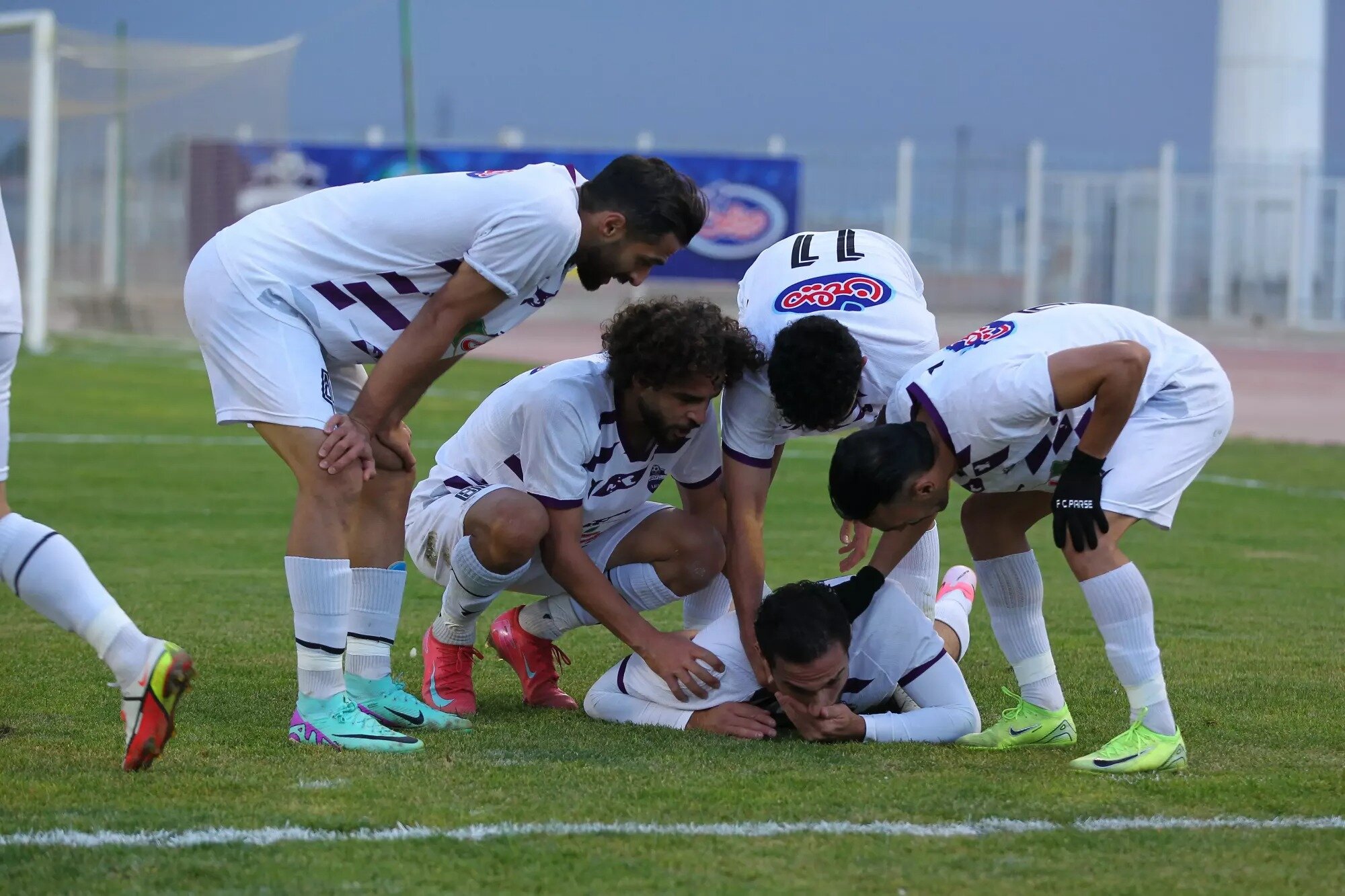 لیگ یک؛ نمایش هجومی بنفشها در میانه جدول